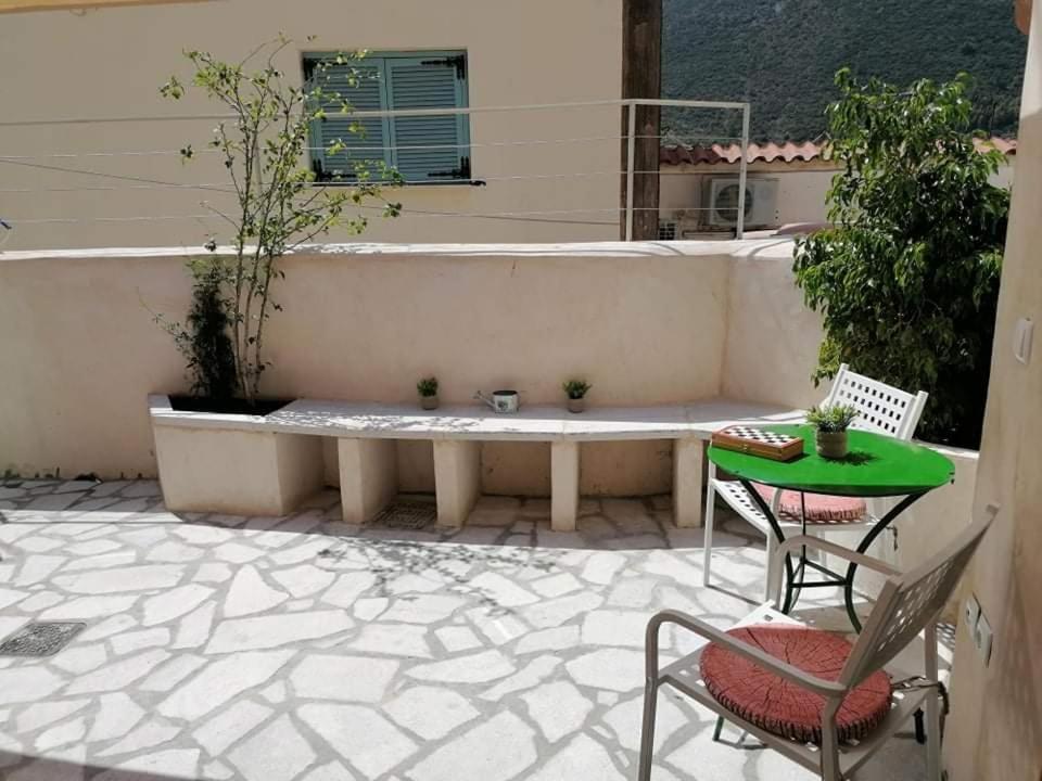 Rodomelo Cute Studio 2 Leonídion Exterior photo